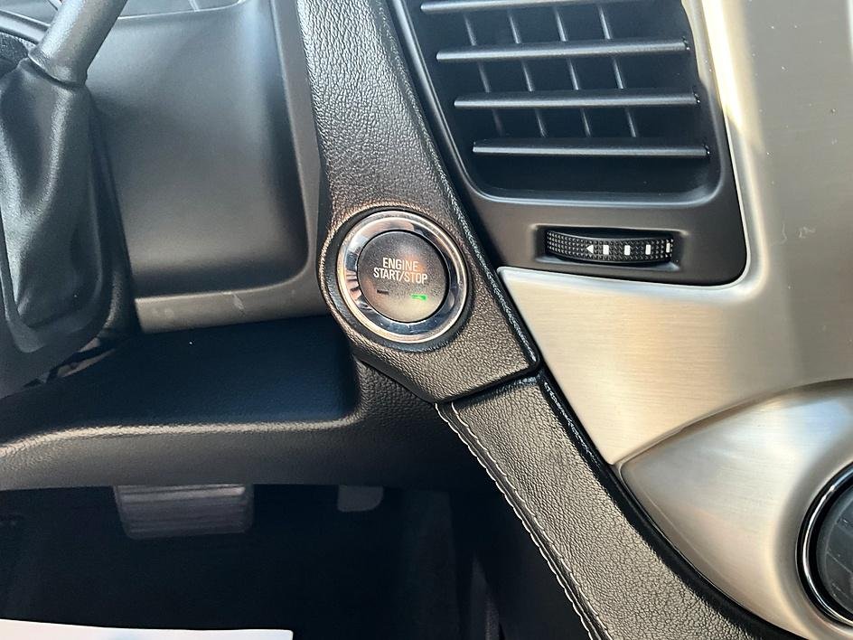 Used 2018 White GMC Denali image 20