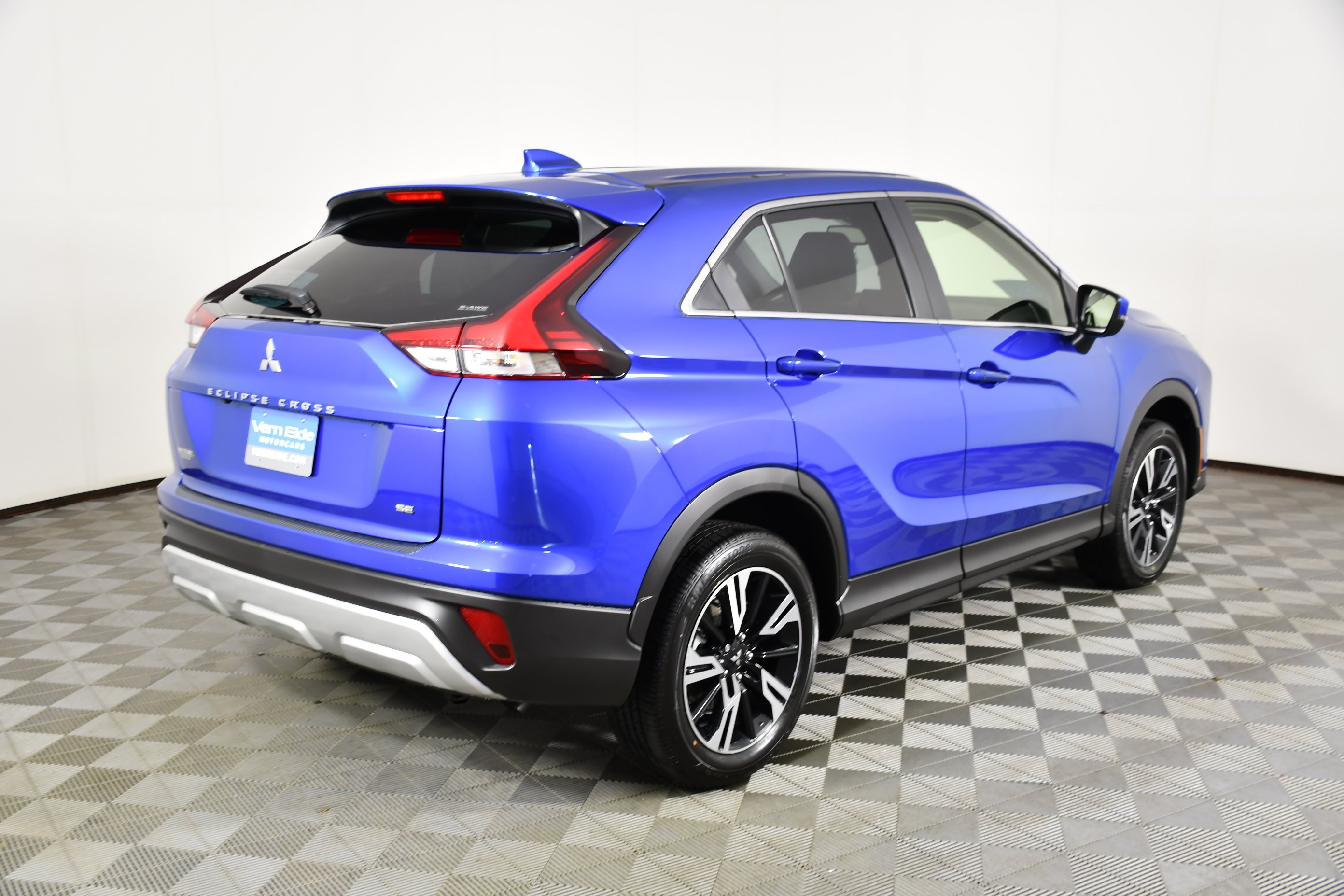 New 2026 Lightning Blue Metallic Mitsubishi SE image 6