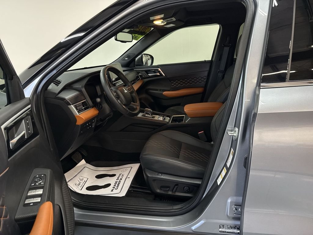 Used 2024  Mitsubishi SEL image 12