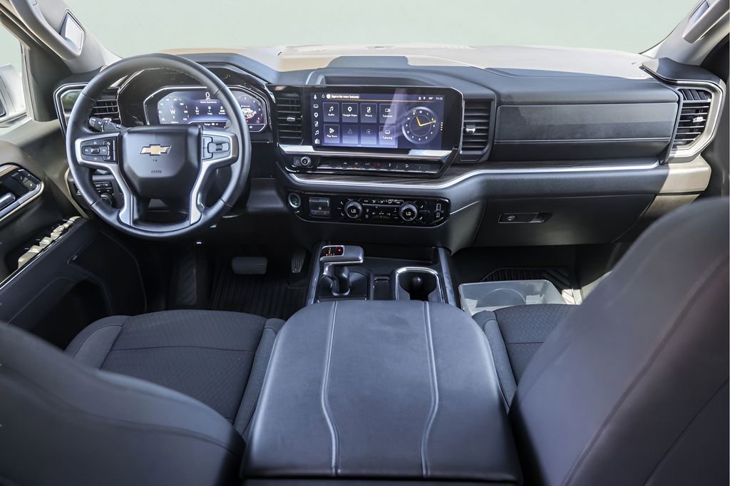 Used 2025 Summit White Chevrolet LT image 28