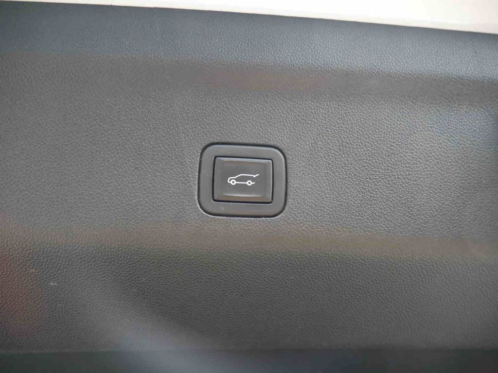 Used 2024  GMC Denali image 11