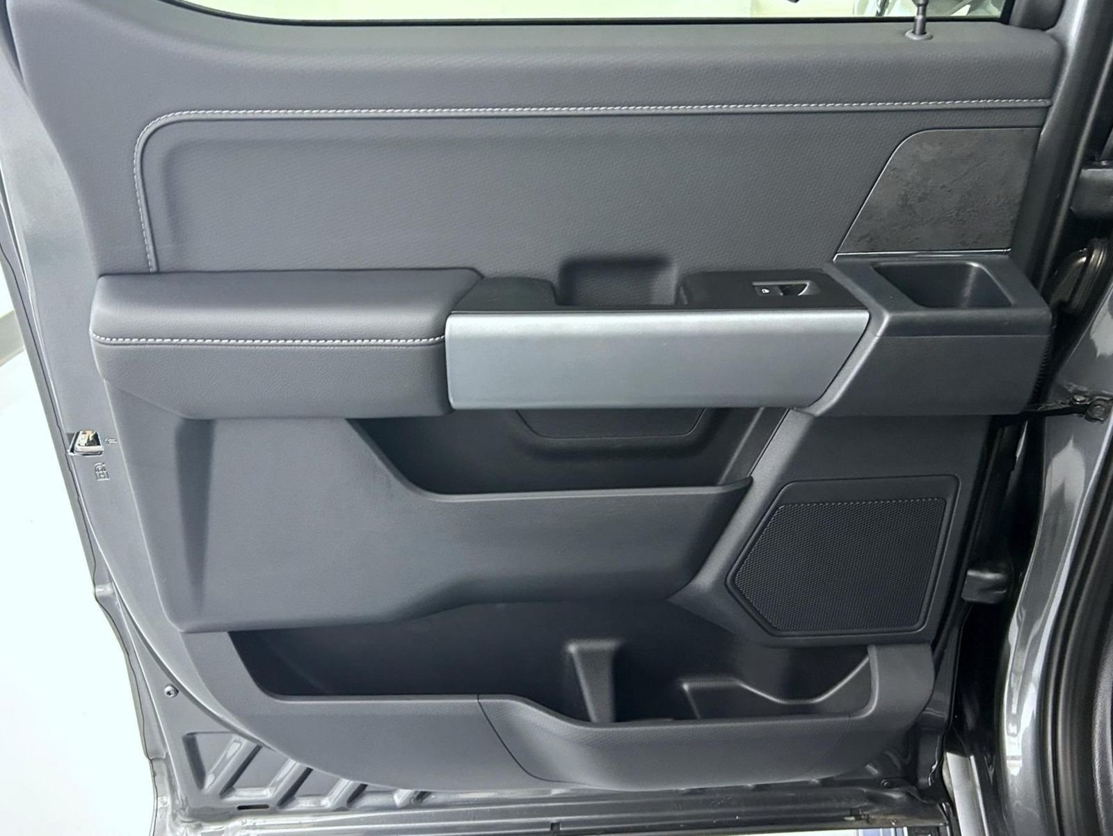 New 2026 Carbonized Gray Metallic Ford XLT image 20