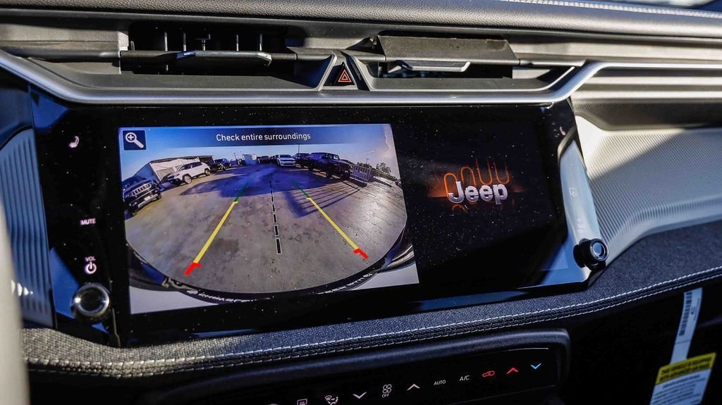New 2026 Diamond Black Crystal Pearlcoat Jeep Laredo image 29