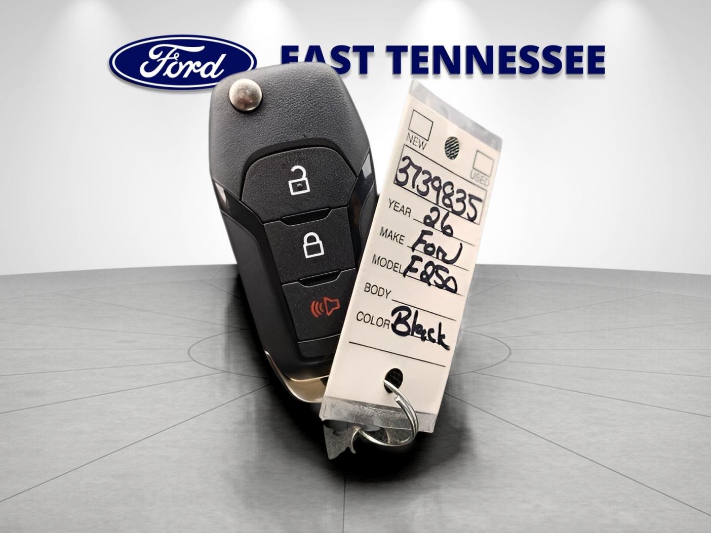 New 2026 Agate Black Metallic Ford XLT image 2