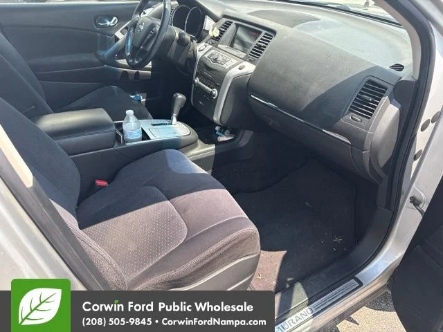 Used 2009 Silver Nissan SL image 17