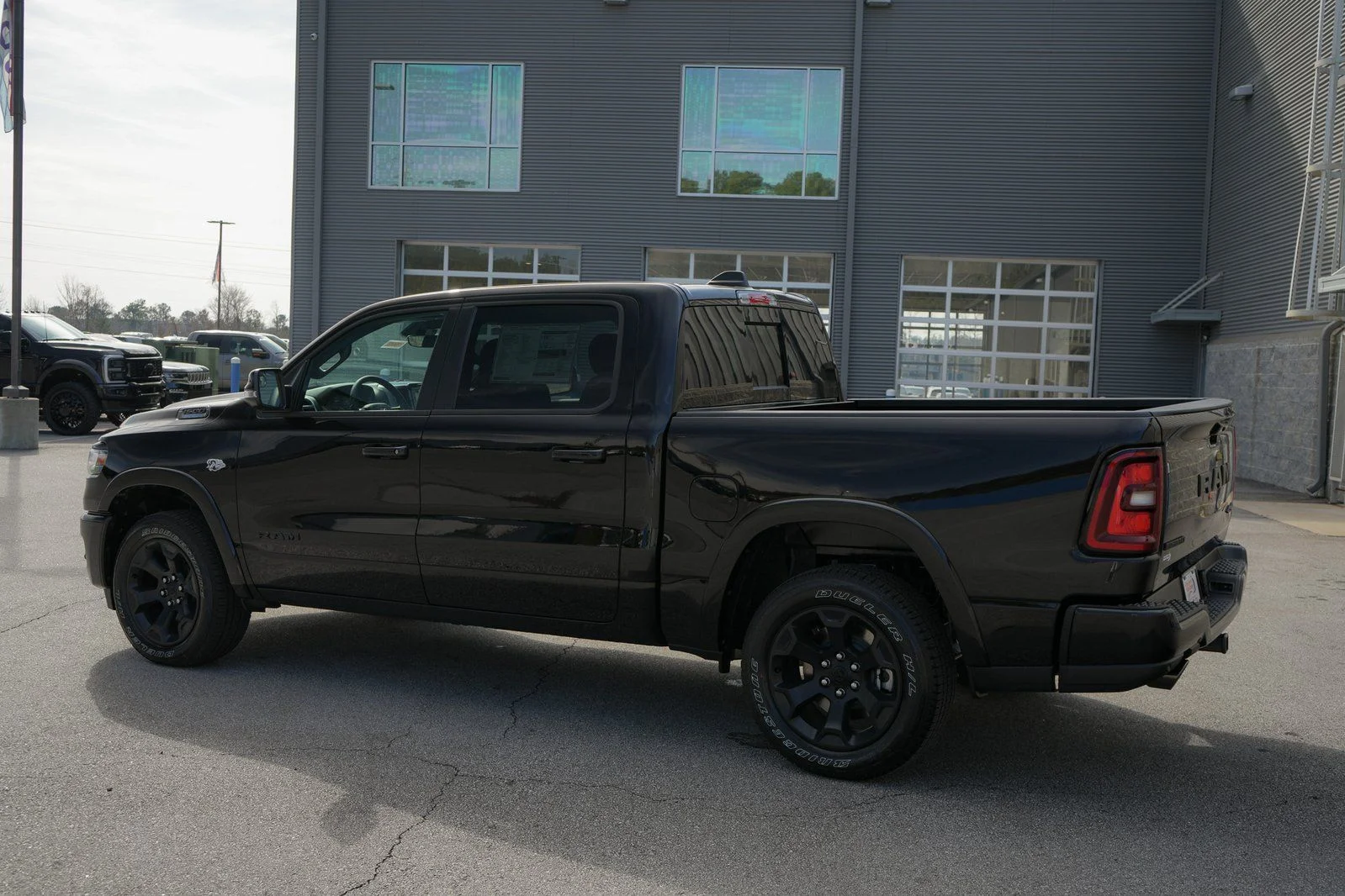 New 2026 Diamond Black Crystal Pearl-Coat Exterior Paint RAM Big Horn/Lone Star image 7