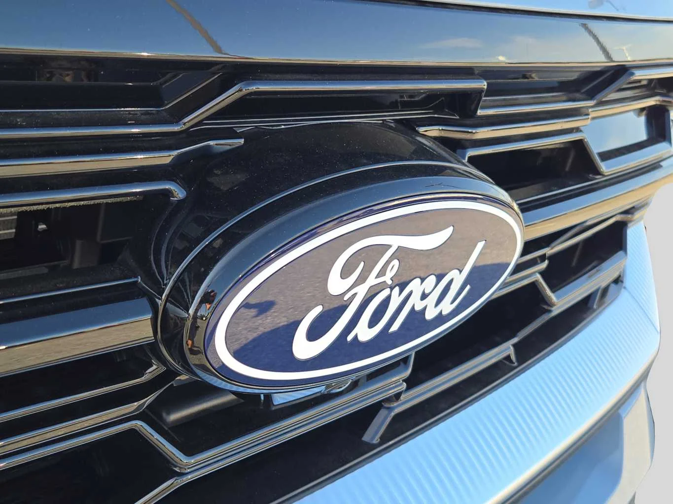 New 2027 Glacier Gray Metallic Tri-Coat Ford MAX Platinum image 17