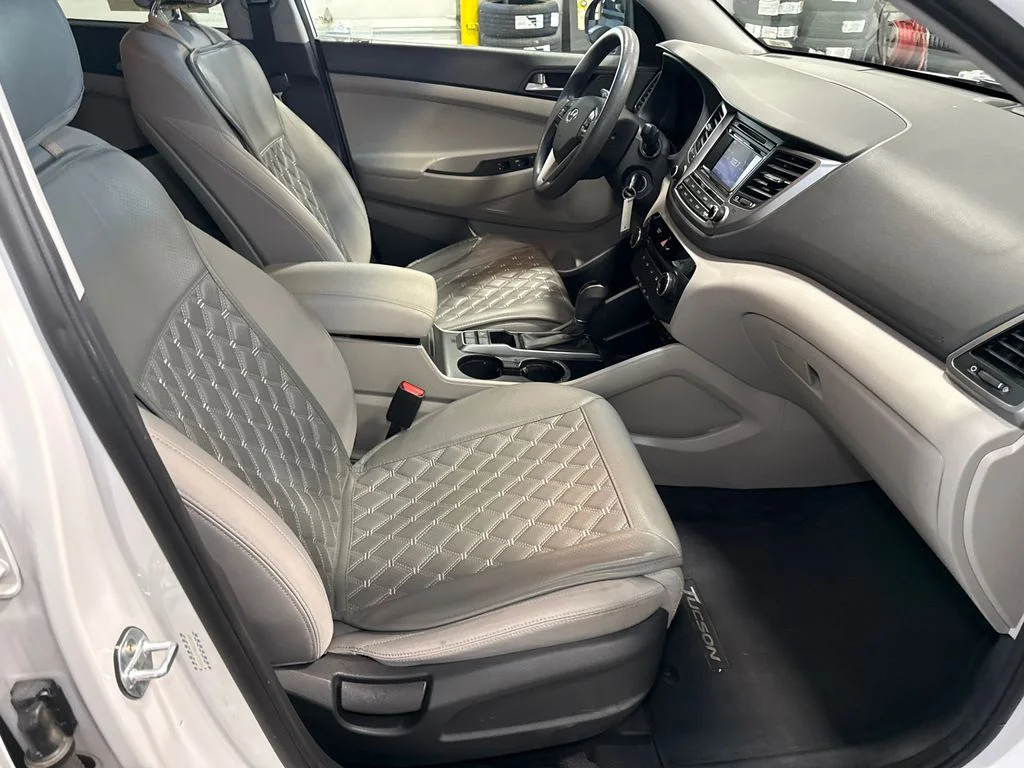 Used 2018 White Hyundai SE image 13