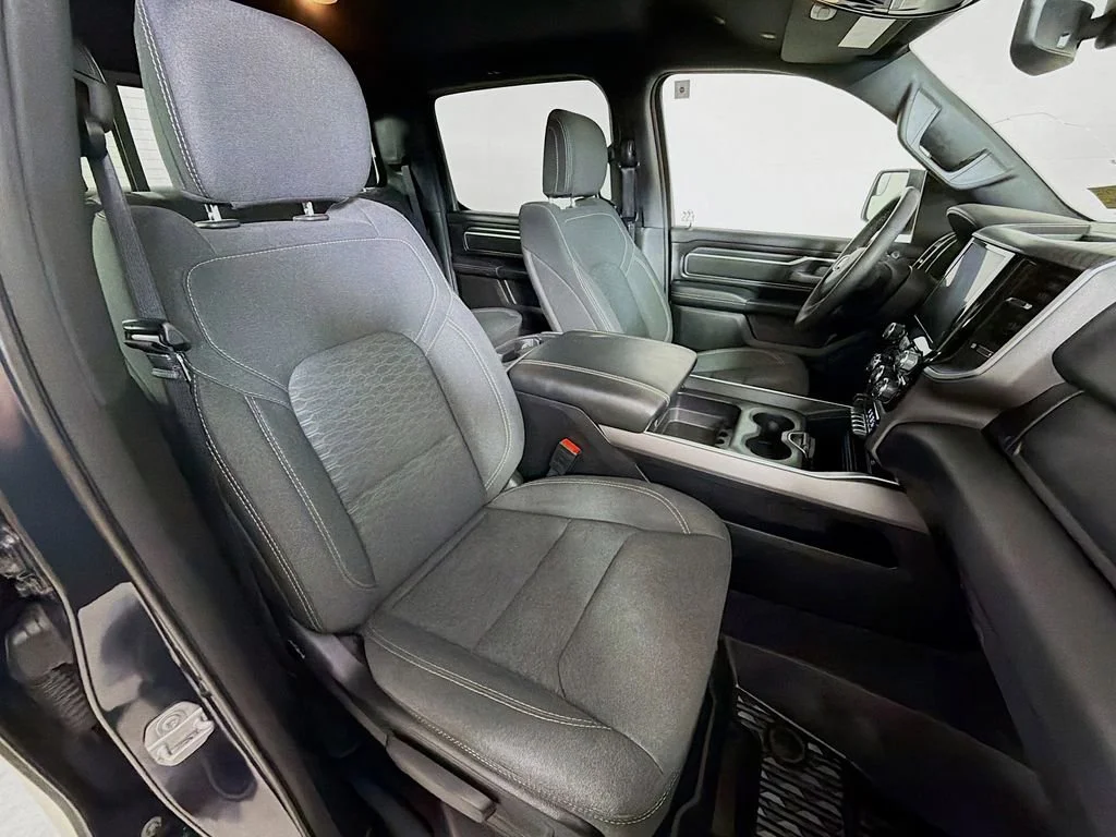 Used 2025  Ram Big Horn image 24