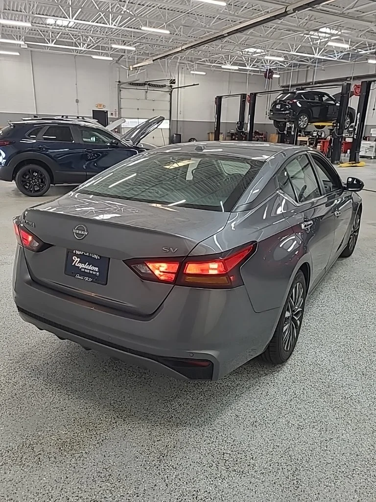 Used 2024 Gray Nissan 2.5 SV image 3