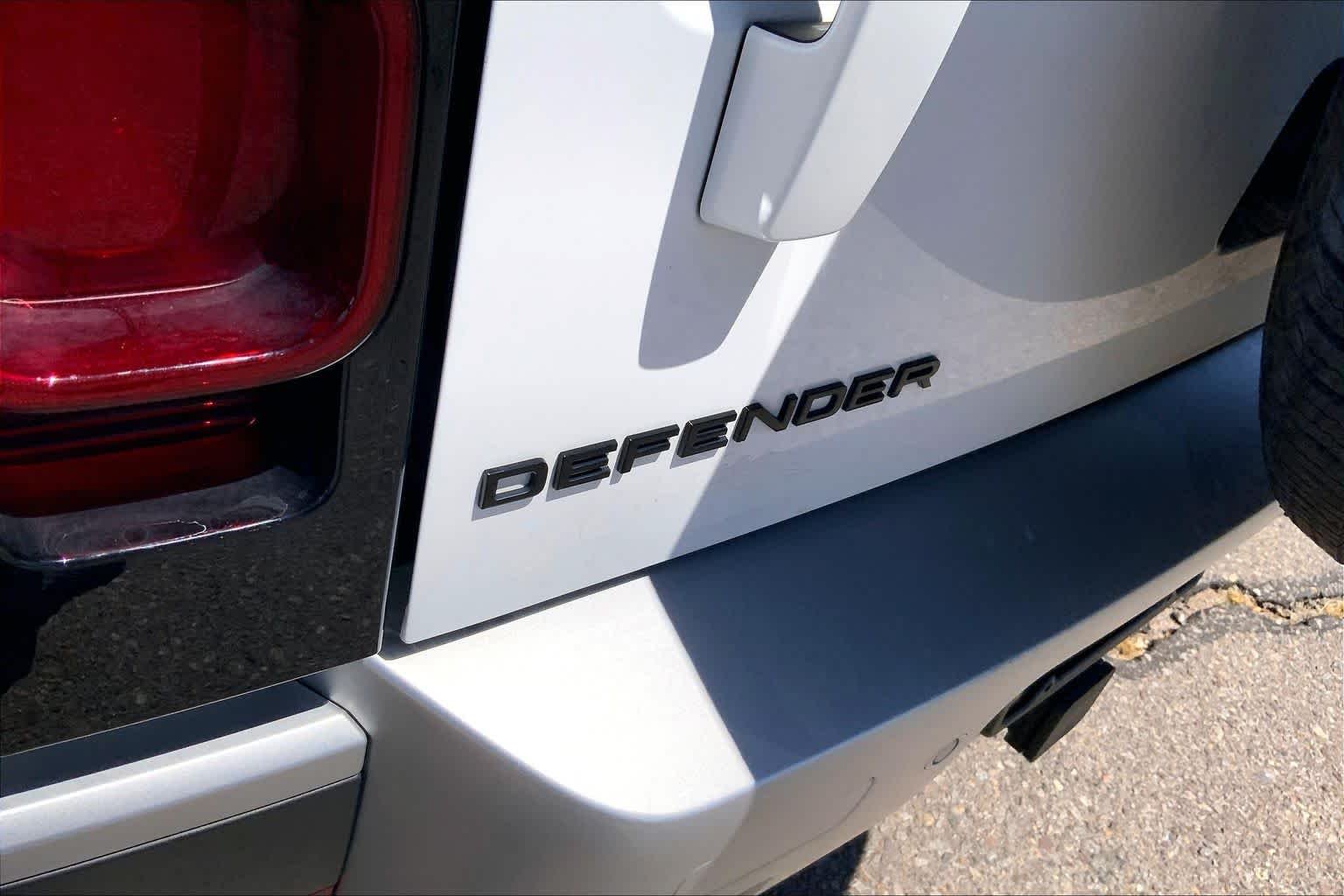 Used 2024 Fuji White Land Rover S image 30