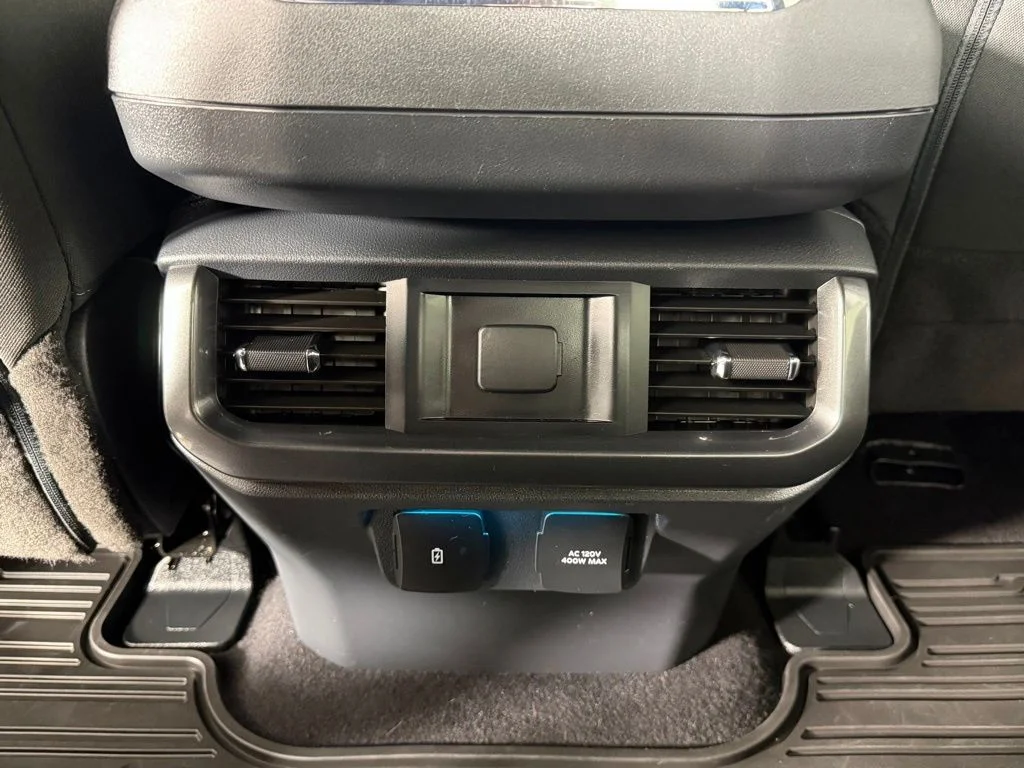 Used 2023 Silver Ford XLT image 15