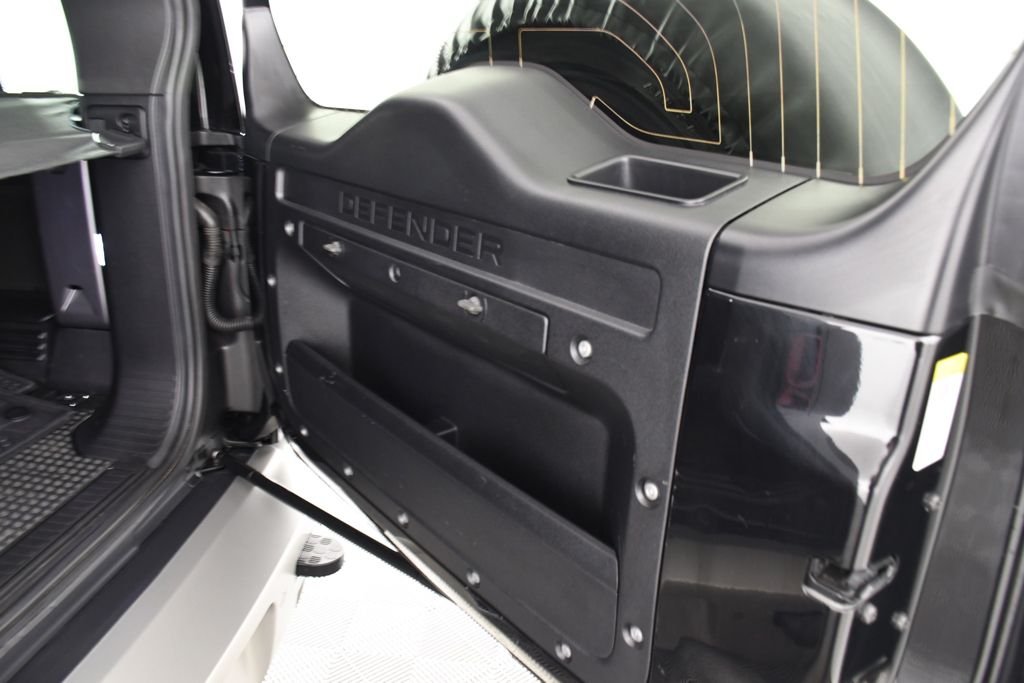 Used 2023 Santorini Black Metallic Land Rover X-Dynamic SE image 25