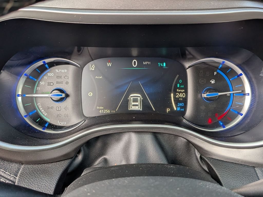 Used 2023 Gray Chrysler Touring L image 12