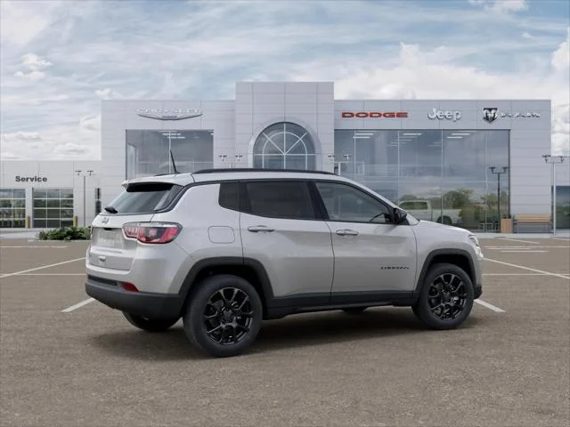 New 2026 Silver Zynith Metallic Clear-Coat Exterior Paint Jeep Latitude image 30