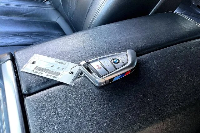 Used 2020 Gray Metallic BMW M50i image 11