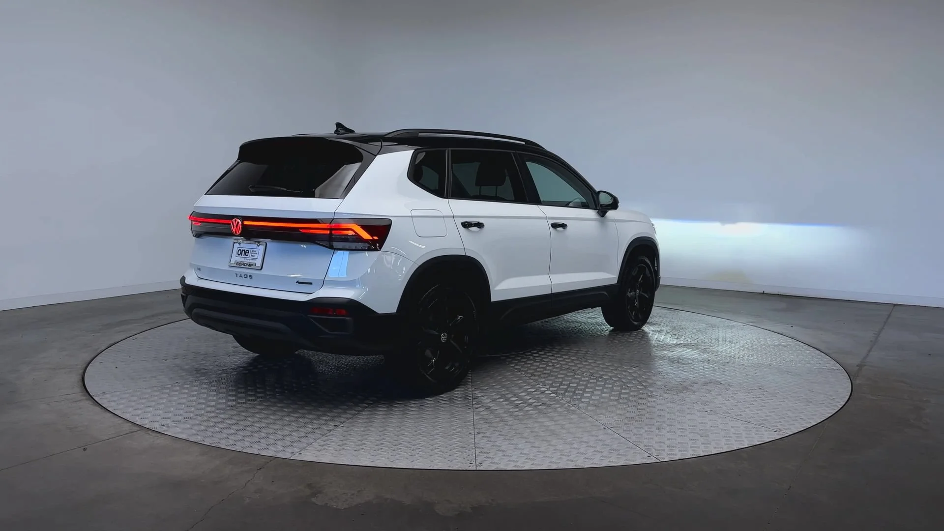 2025 Volkswagen Taos SE Black - Photo 8