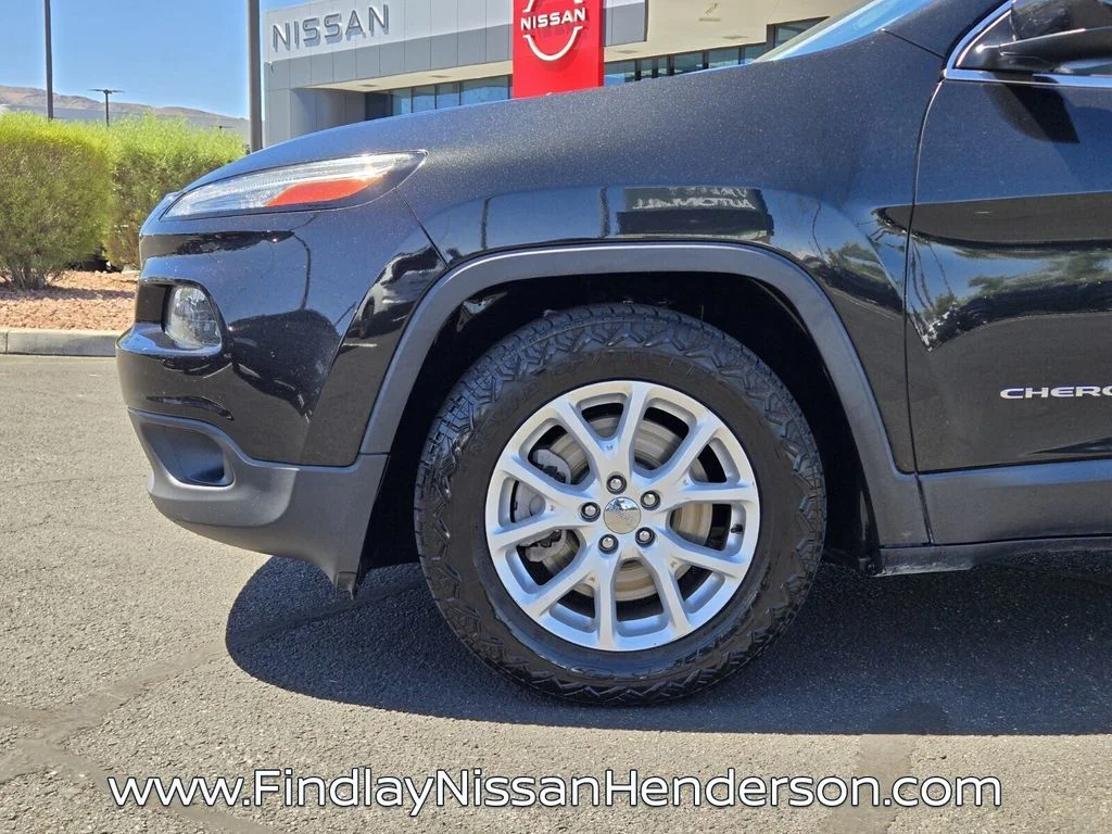 Used 2016 Black Jeep Latitude image 9