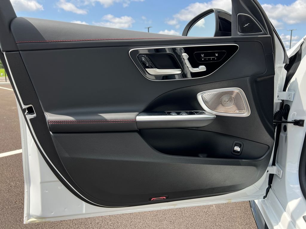 New 2026 MANUFAKTUR Moonlight White Metallic Mercedes-Benz AMG® C 43 4MATIC Sedan image 10