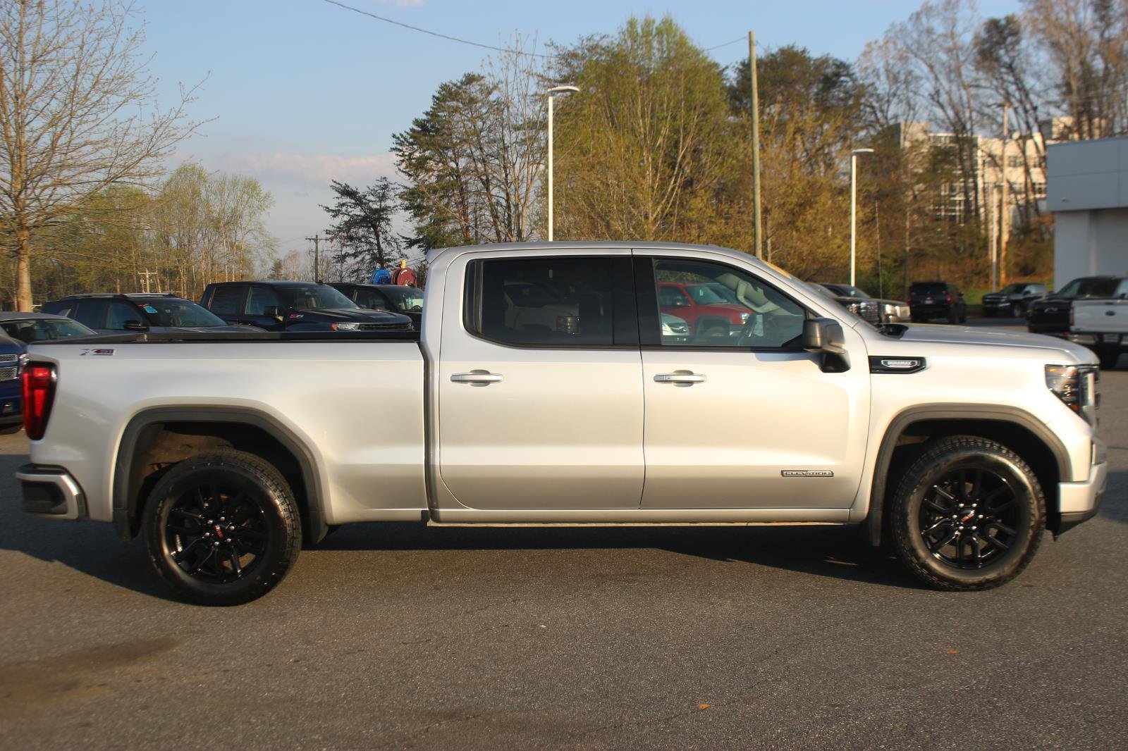 Used 2022 Quicksilver Metallic GMC Elevation image 8