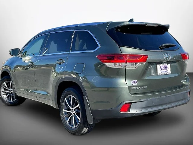 Used 2018 Green Toyota XLE image 4