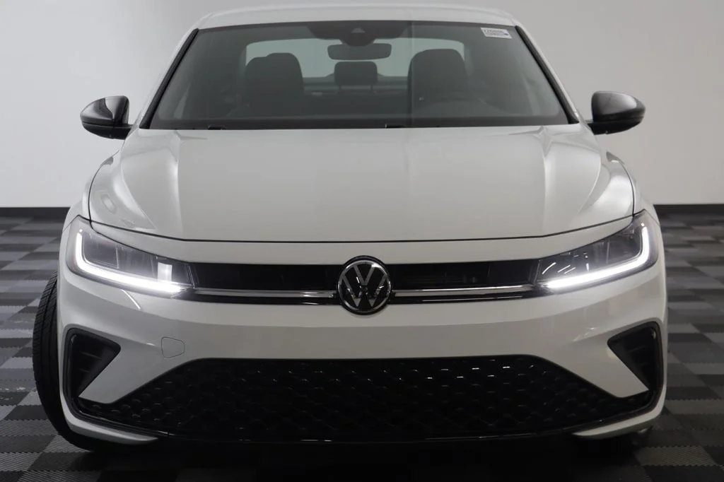 New 2026 Pure White Volkswagen 1.5T Sport image 22