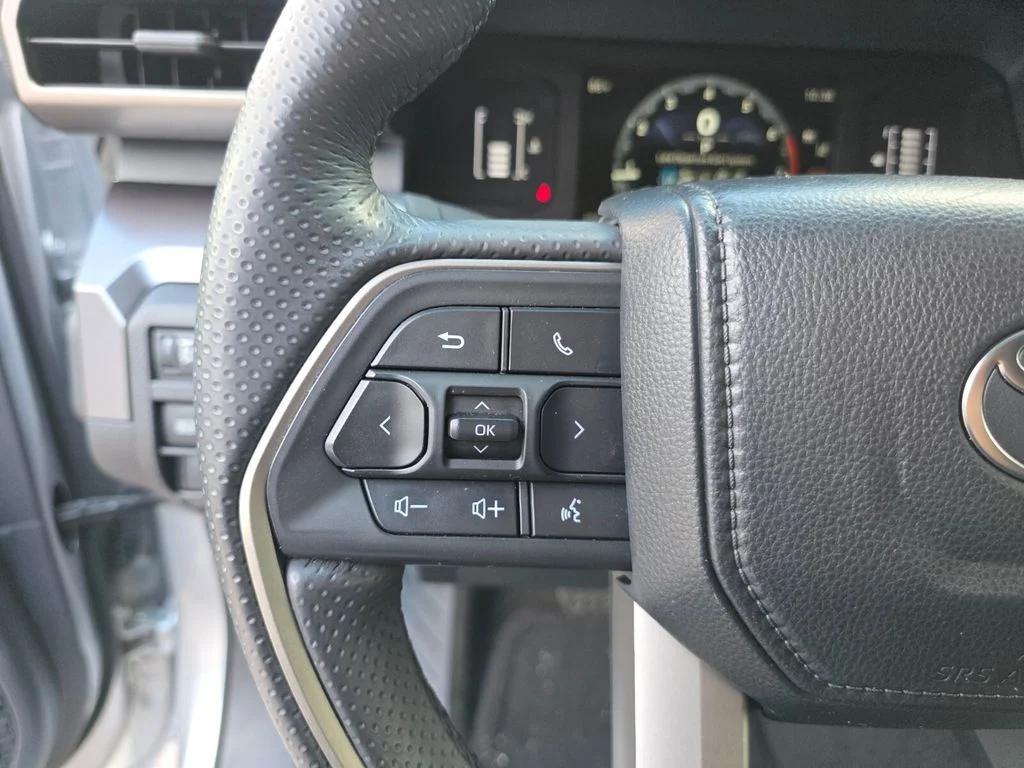 Used 2025  Toyota SR5 image 30
