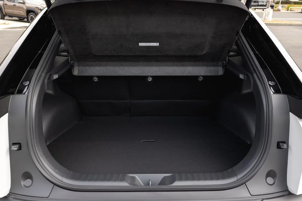 New 2026 Wind Chill Pearl with Midnight Black Metallic roof <sup>1</sup> Toyota  XSE image 8