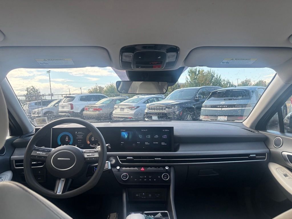 Used 2025 Black Hyundai SEL image 25
