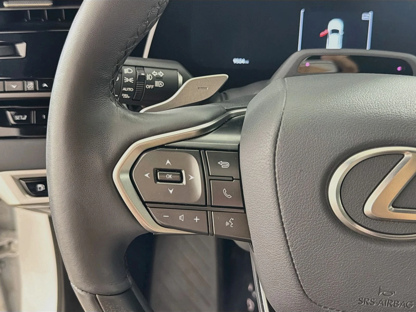 Used 2025 White Pearl Lexus 350h Premium image 12