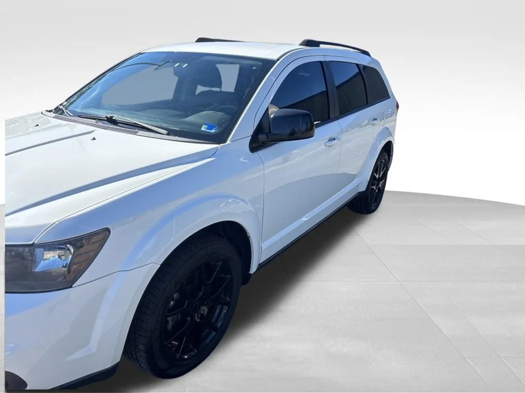 Used 2017 White Dodge SXT image 17