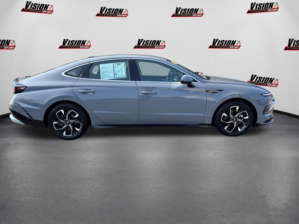 Used 2025 Blue Hyundai SEL image 4