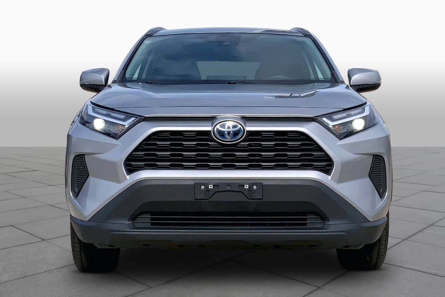 Used 2022 Silver Sky Metallic Toyota Hybrid XLE image 4