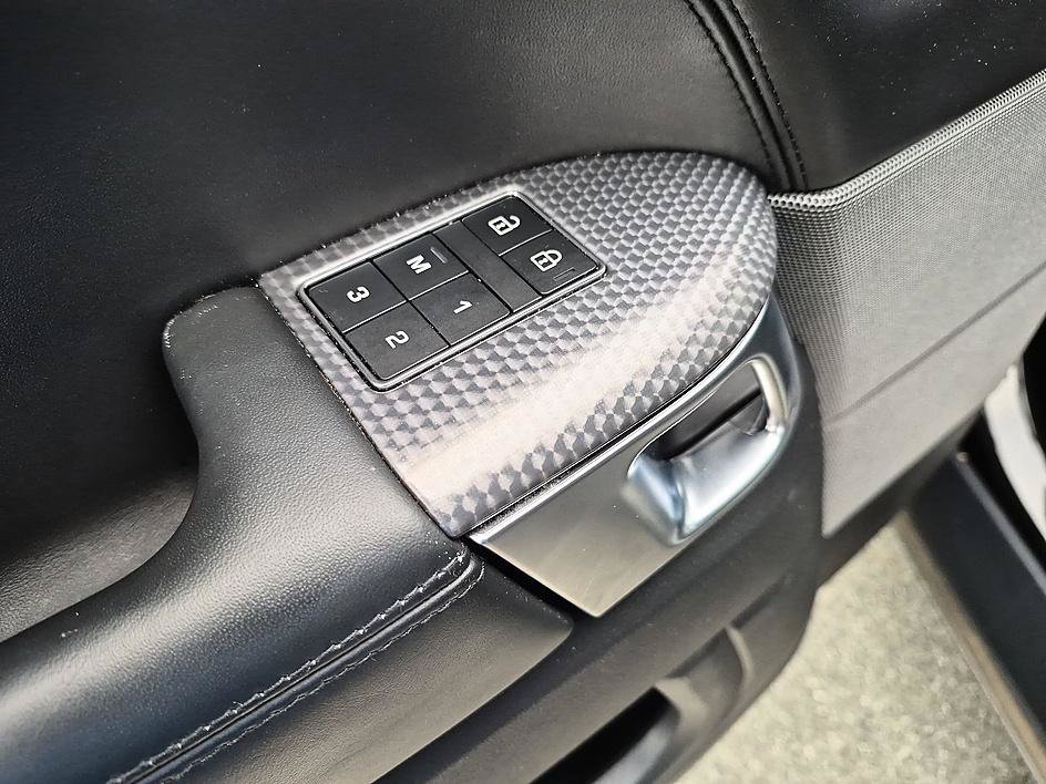Used 2021  Land Rover HSE Dynamic image 13