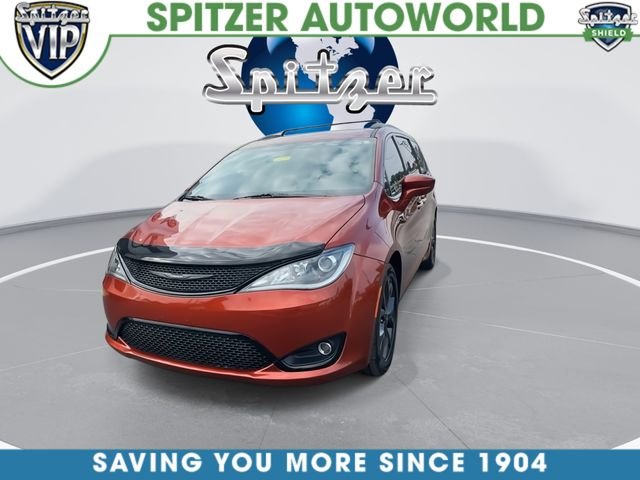 Used 2018 Brown Chrysler Touring Plus image 3