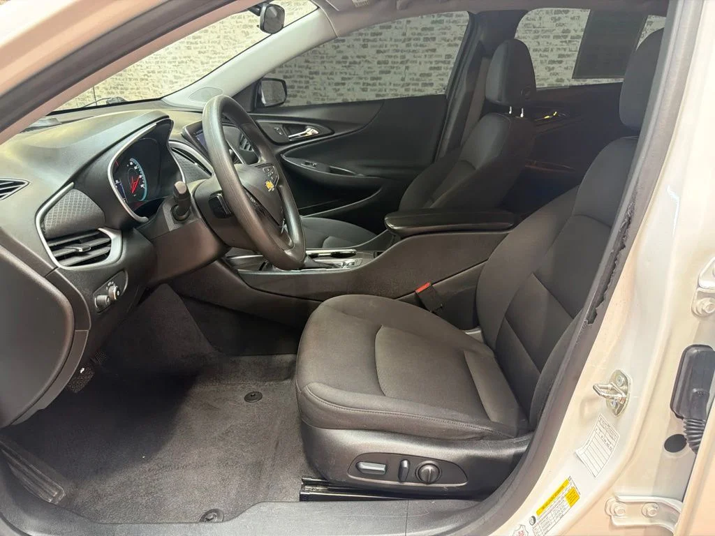 Used 2024 Summit White Chevrolet LT image 23