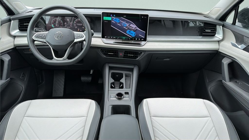 New 2026 Deep Black Pearl Volkswagen 2.0T SE image 25