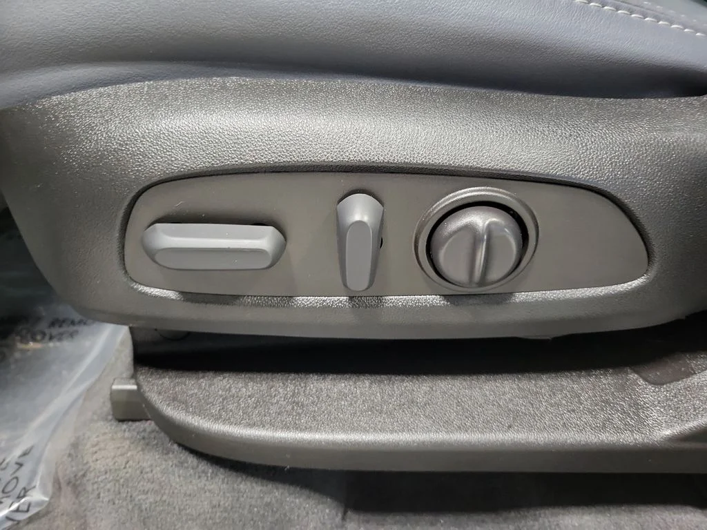Used 2023 Black Buick Essence image 34