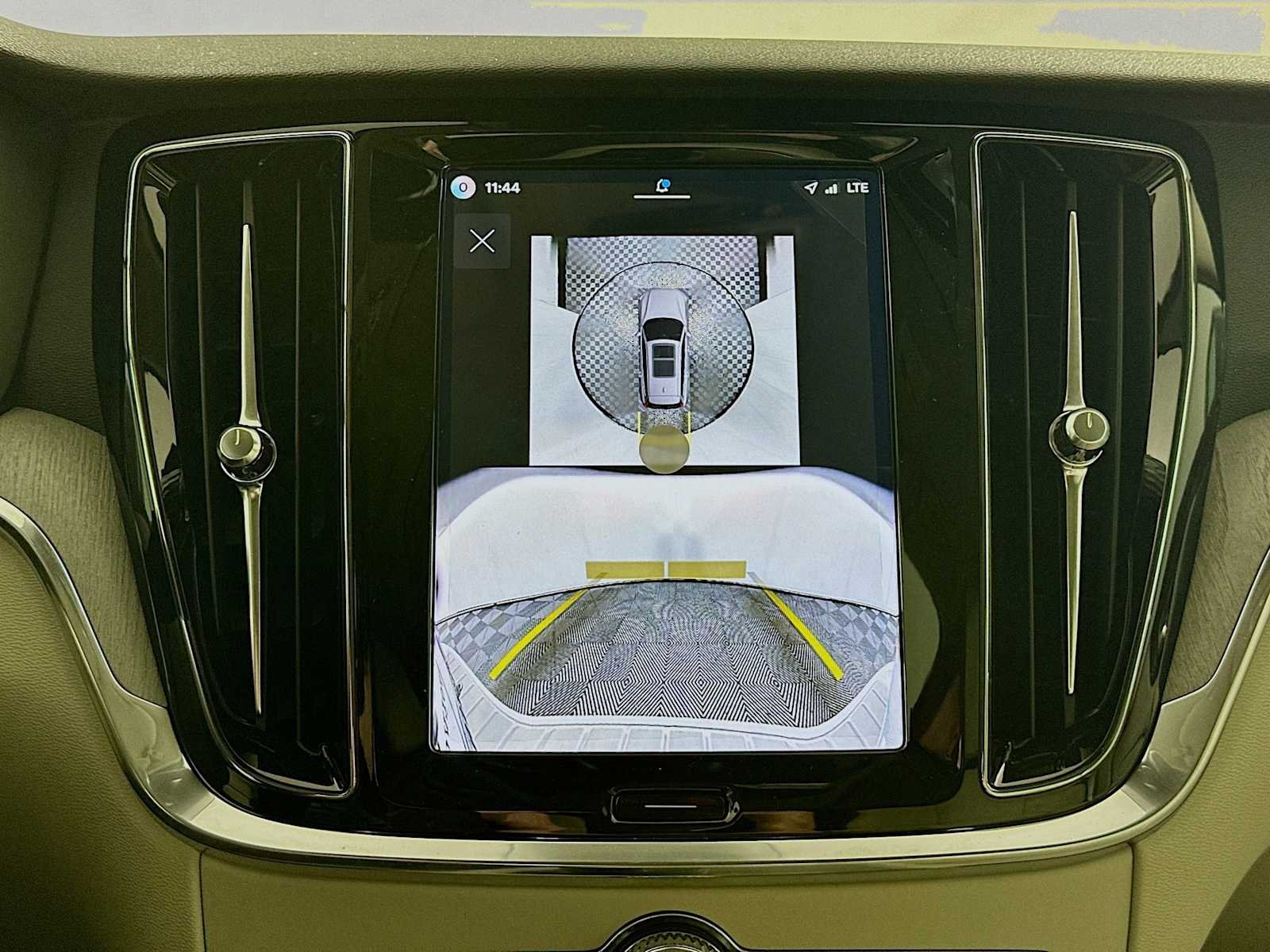 New 2026 Crystal White Volvo Plus image 15