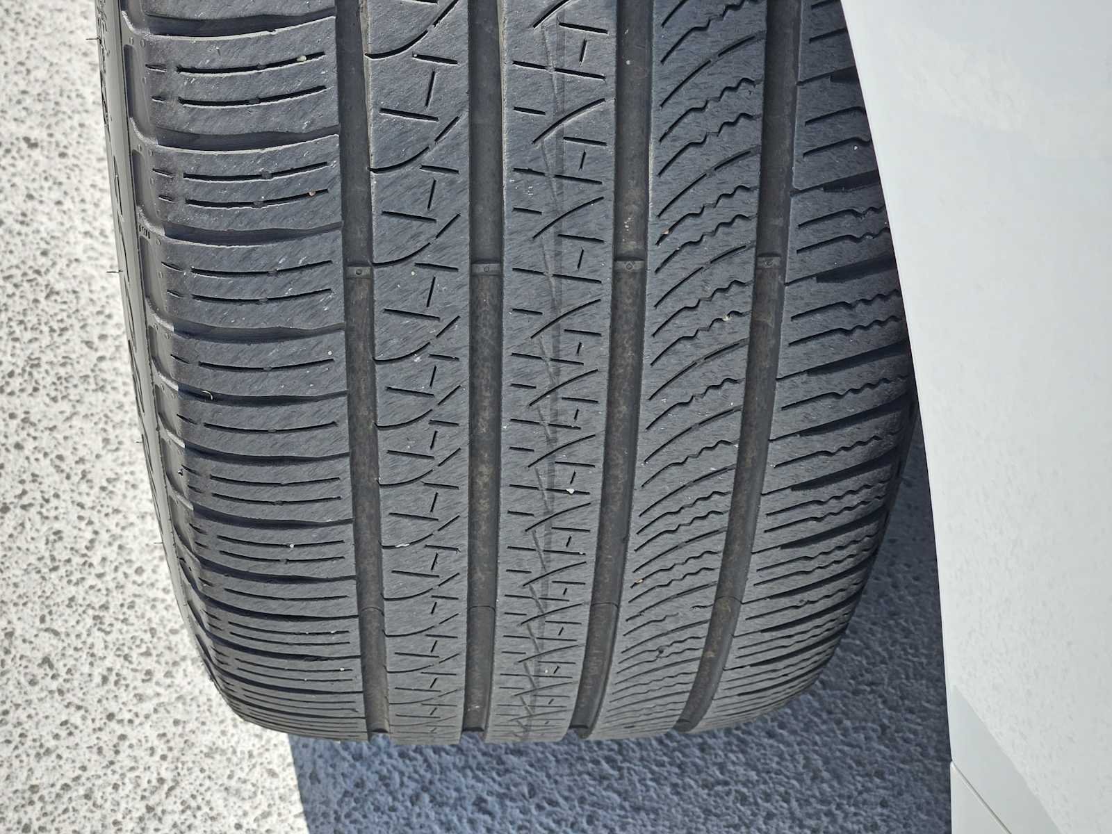 Certified Used 2024 Fuji White Land Rover Dynamic SE image 11