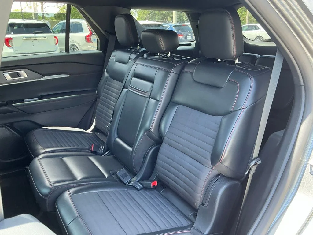 Used 2025 Gray Ford ST-Line image 25
