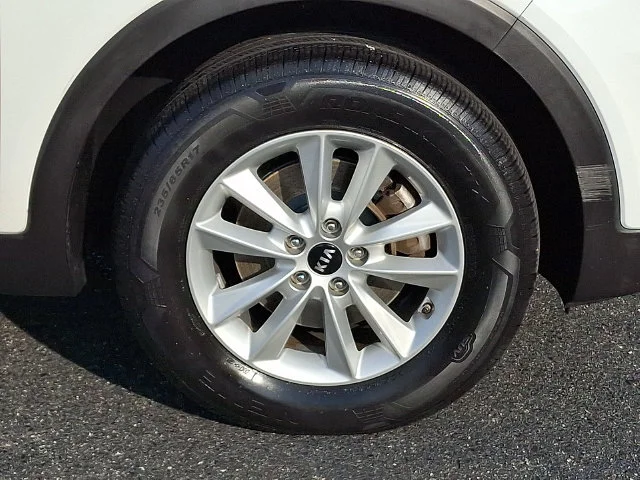 Used 2019 White Kia LX image 9