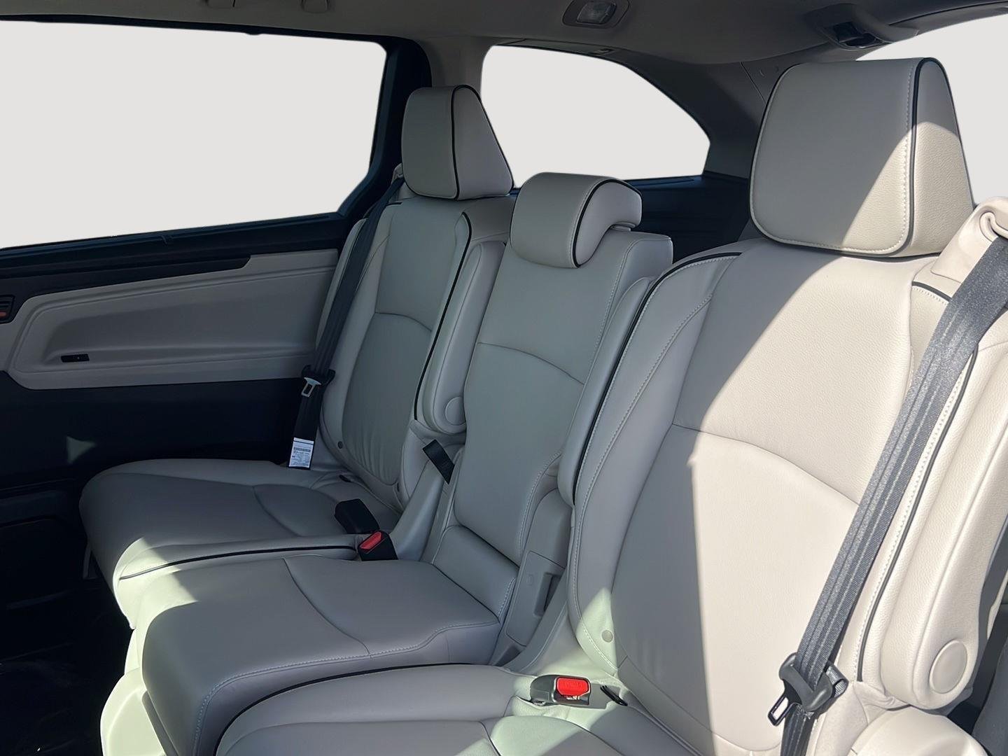 New 2026 Solar Silver Metallic Honda Touring image 17