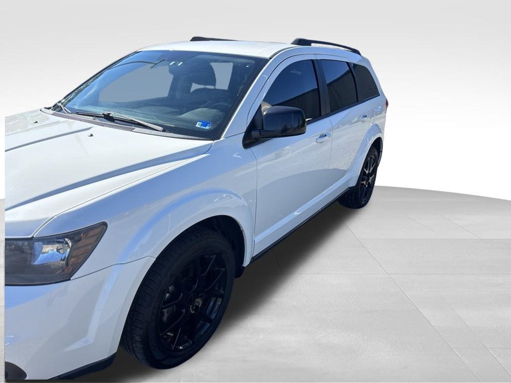 Used 2017 White Dodge SXT image 17