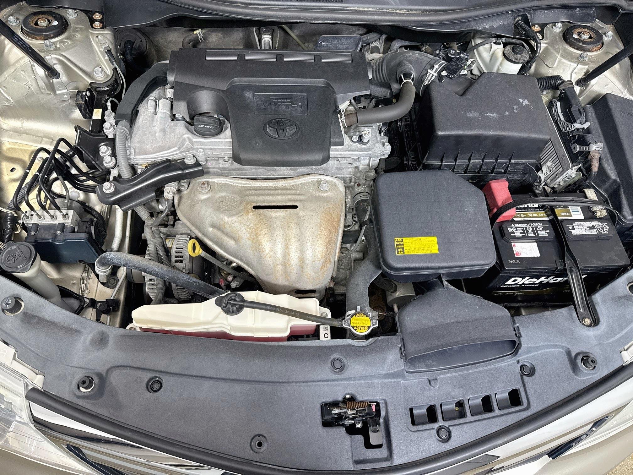 Used 2014 Creme Brulee Mica Toyota LE image 28