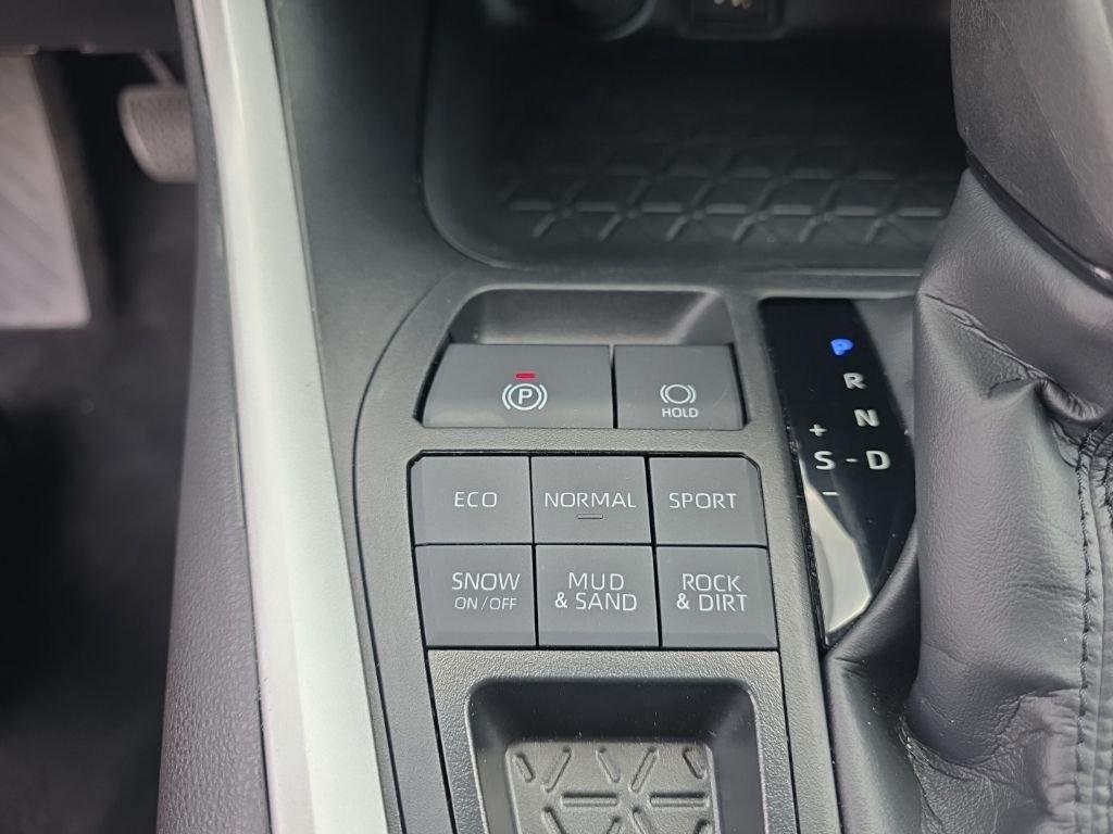 Certified Used 2024 Silver Toyota LE image 21