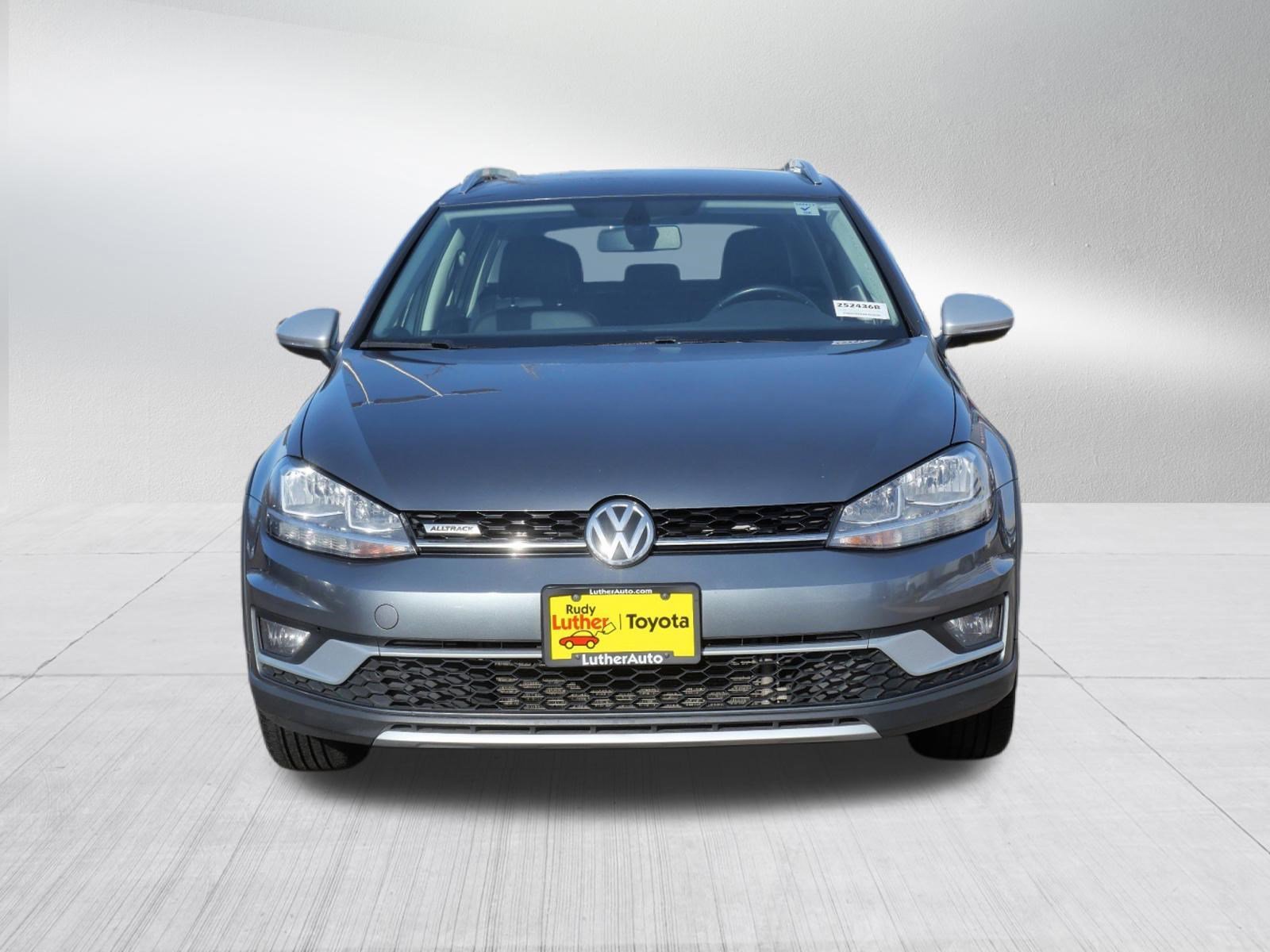 Used 2018 Volkswagen Golf Alltrack Alltrack S with VIN 3VWH17AU1JM768561 for sale in Golden Valley, Minnesota