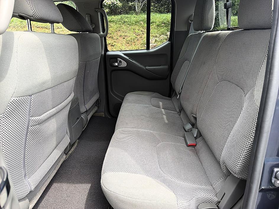 Used 2016 Arctic Blue Nissan SV image 12