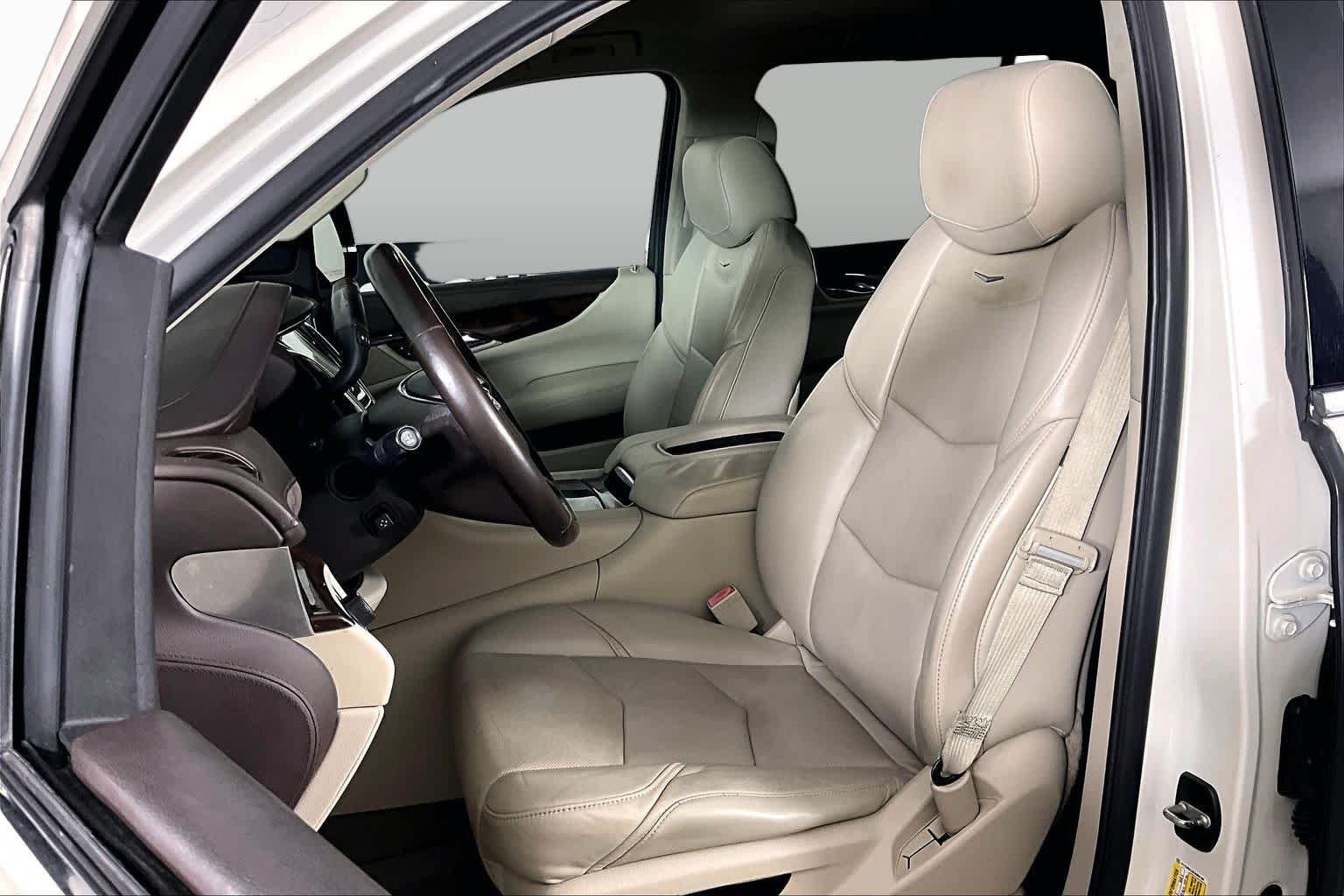 Used 2015 White Diamond Tricoat Cadillac Standard image 8