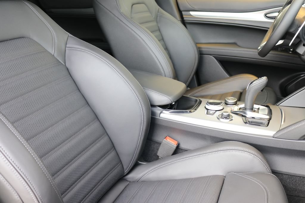2025 Alfa Romeo Stelvio Base - Photo 31